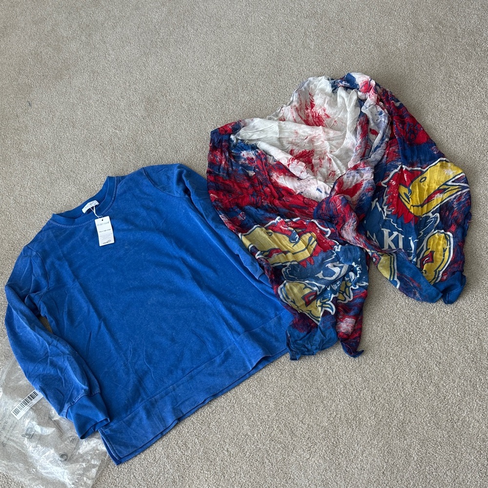 🏀 March Madness KSJayhawks Bundle Royal Blue Sweatshirt and accent scarf L ❤️💙